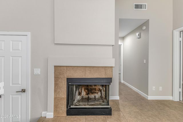 1633 E LAKESIDE Drive 35, Gilbert, AZ 85234