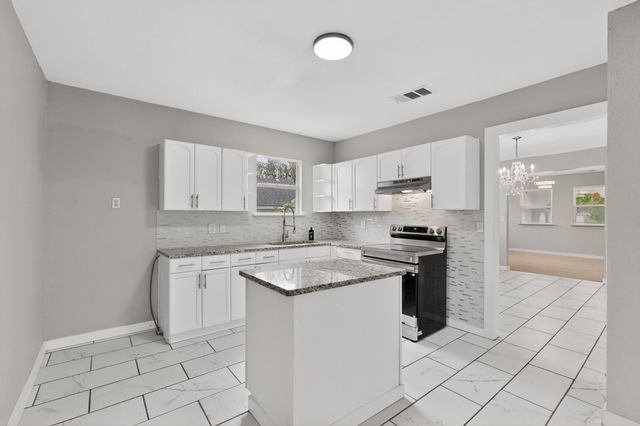 907 Ogden Avenue, Cockrell Hill, TX 75211