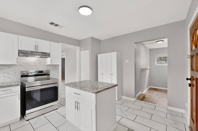 907 Ogden Avenue, Cockrell Hill, TX 75211