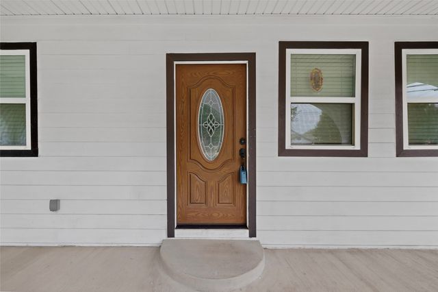 907 Ogden Avenue, Cockrell Hill, TX 75211