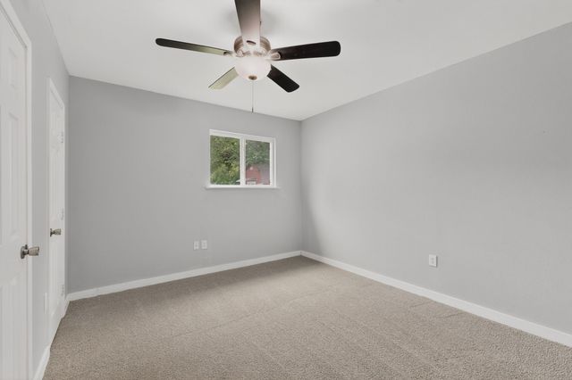 907 Ogden Avenue, Cockrell Hill, TX 75211