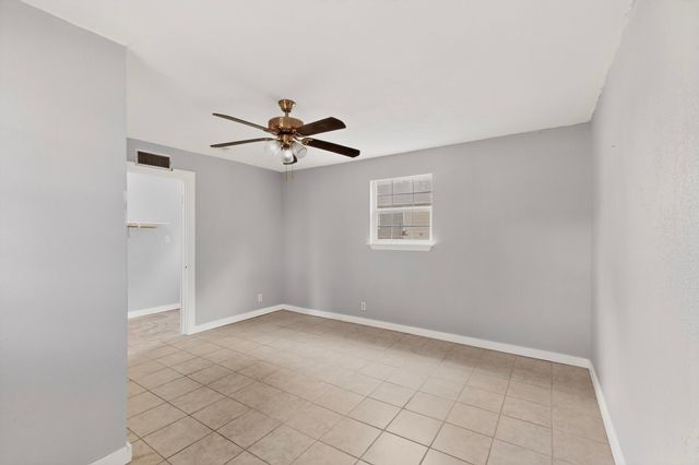 907 Ogden Avenue, Cockrell Hill, TX 75211