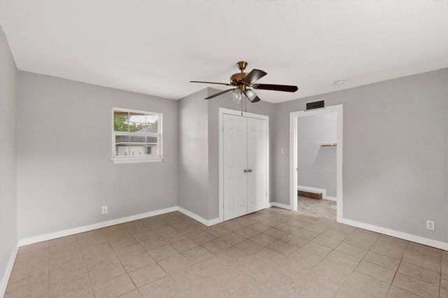 907 Ogden Avenue, Cockrell Hill, TX 75211