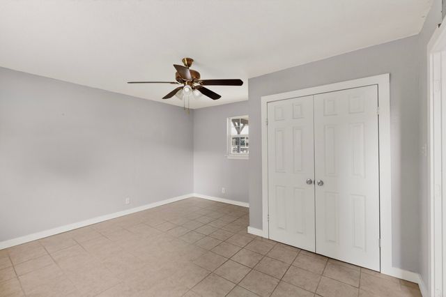 907 Ogden Avenue, Cockrell Hill, TX 75211