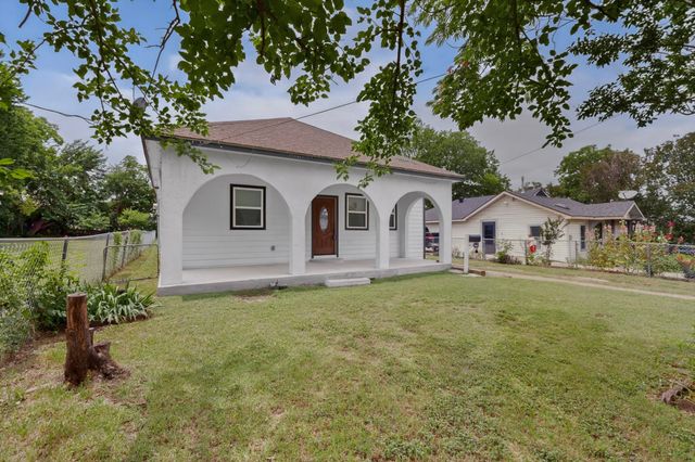 907 Ogden Avenue, Cockrell Hill, TX 75211