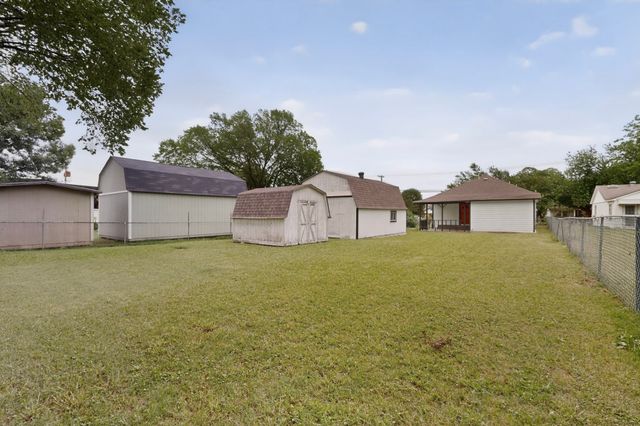 907 Ogden Avenue, Cockrell Hill, TX 75211