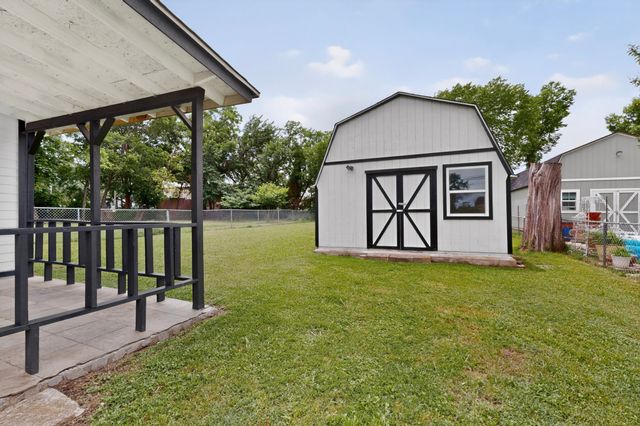 907 Ogden Avenue, Cockrell Hill, TX 75211