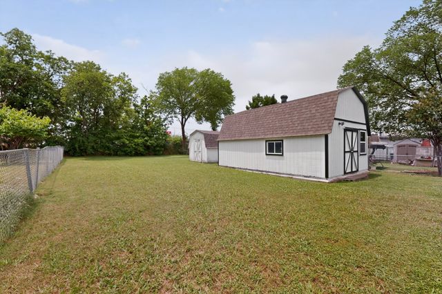 907 Ogden Avenue, Cockrell Hill, TX 75211
