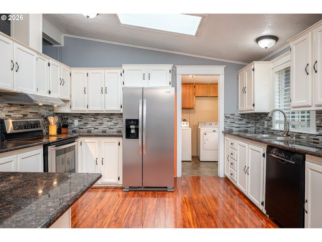 863 Sw LIBERTY BELL Dr, Beaverton, OR 97006