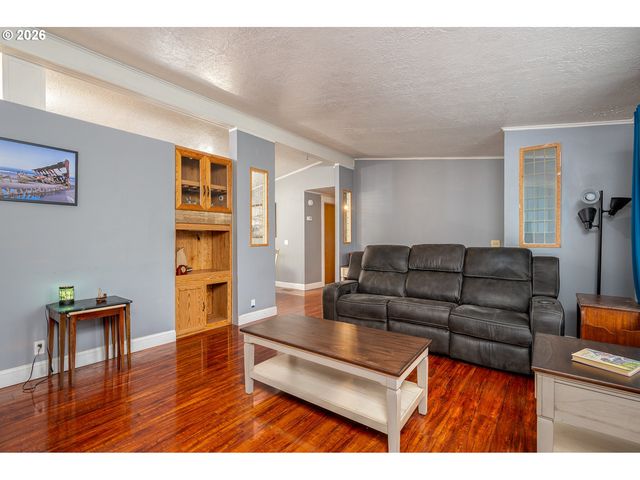 863 Sw LIBERTY BELL Dr, Beaverton, OR 97006