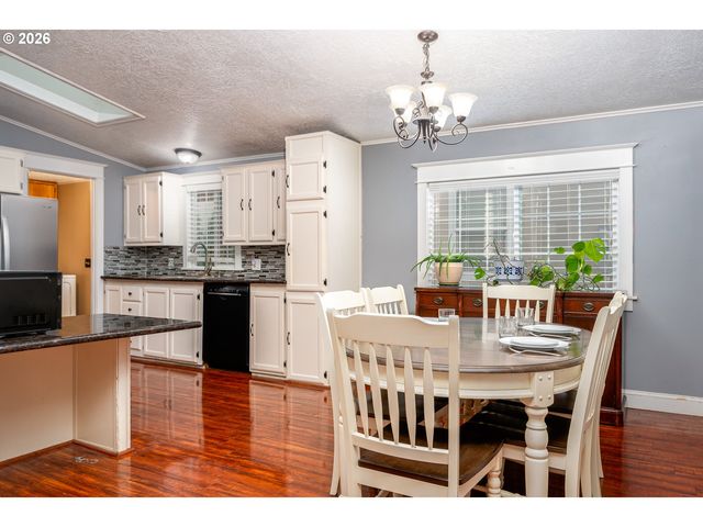 863 Sw LIBERTY BELL Dr, Beaverton, OR 97006