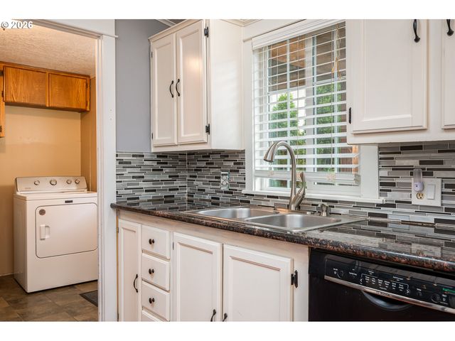 863 Sw LIBERTY BELL Dr, Beaverton, OR 97006