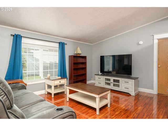 863 Sw LIBERTY BELL Dr, Beaverton, OR 97006