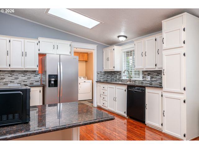 863 Sw LIBERTY BELL Dr, Beaverton, OR 97006