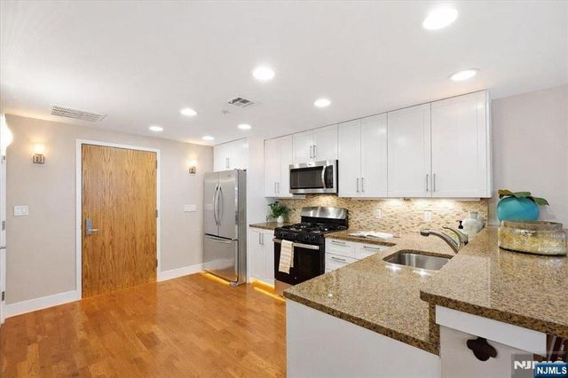 109 Harrison Street 300, Hoboken, NJ 07030