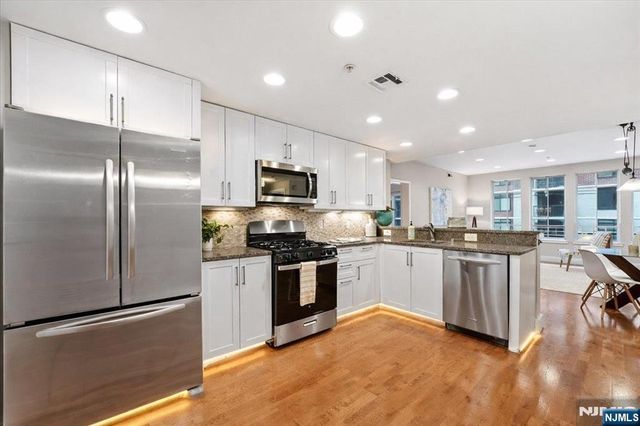 109 Harrison Street 300, Hoboken, NJ 07030