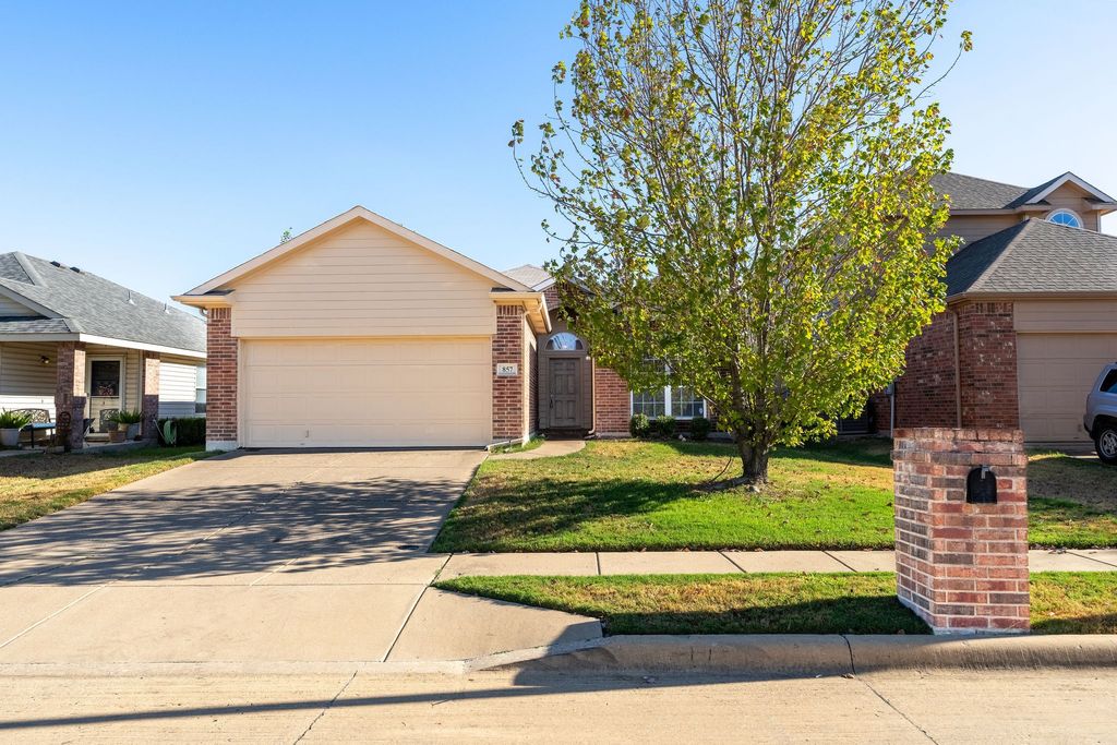 857 Rio Bravo Drive, Fort Worth, TX 76052 — exterior