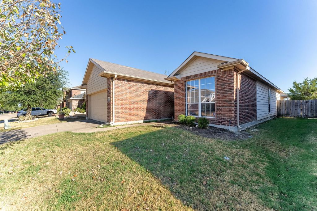857 Rio Bravo Drive, Fort Worth, TX 76052 — photo 4
