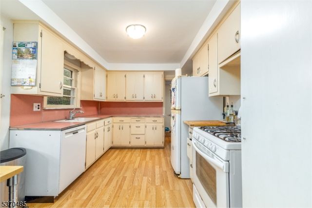141 Fairmount Ave, Chatham Boro, NJ 07928