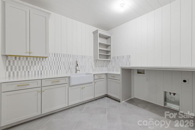 125 Randstone Court, Charlotte, NC 28211