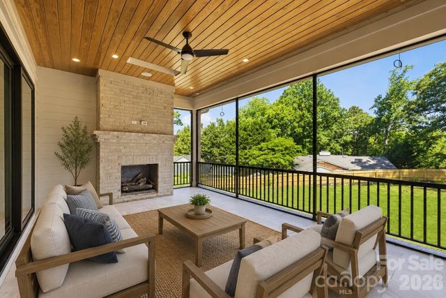 125 Randstone Court, Charlotte, NC 28211