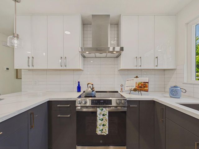 5077 Palmetto Avenue, Pacifica, CA 94044