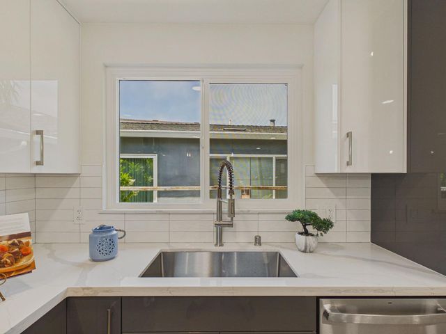 5077 Palmetto Avenue, Pacifica, CA 94044