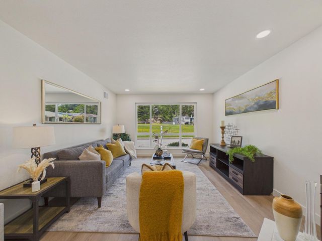 5077 Palmetto Avenue, Pacifica, CA 94044
