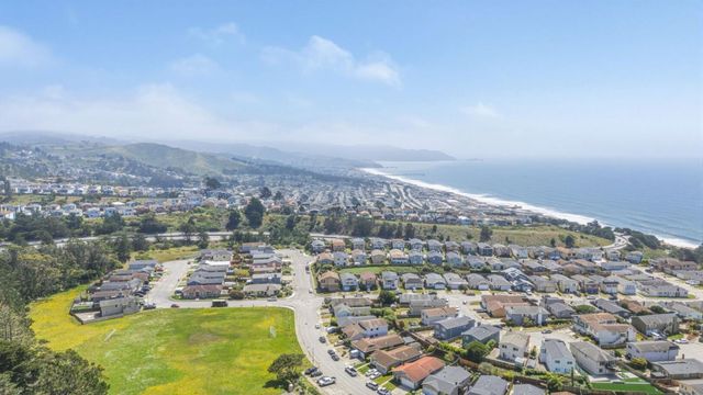 5077 Palmetto Avenue, Pacifica, CA 94044