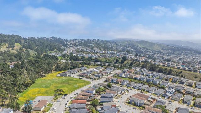 5077 Palmetto Avenue, Pacifica, CA 94044