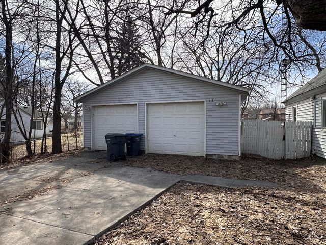 2076 Flanders Road, North Saint Paul, MN 55109