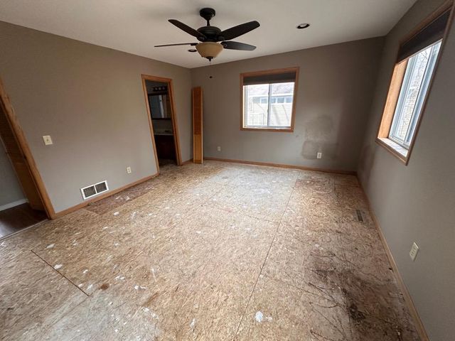 2076 Flanders Road, North Saint Paul, MN 55109