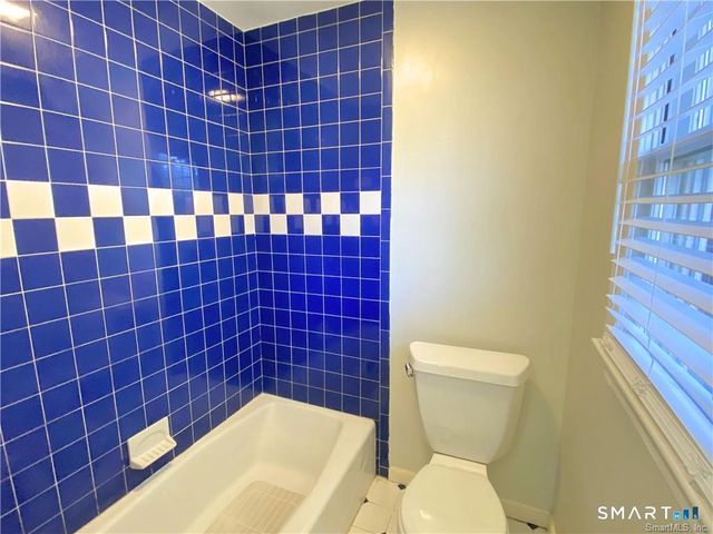 135 Ridgeley Avenue, Fairfield, CT 06825