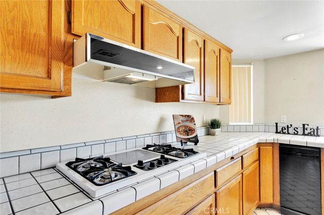 11062 Hollister Road, Oak Hills, CA 92344