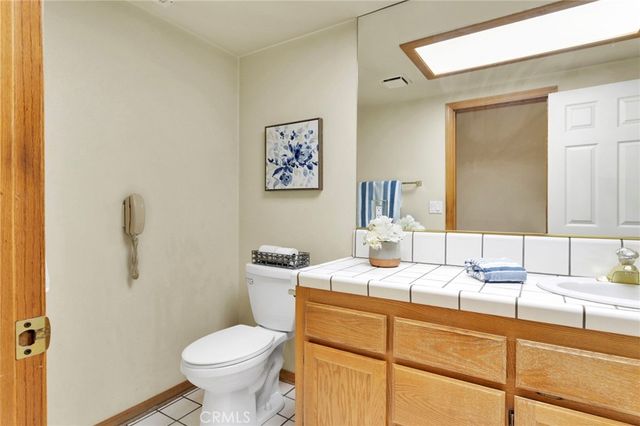 11062 Hollister Road, Oak Hills, CA 92344