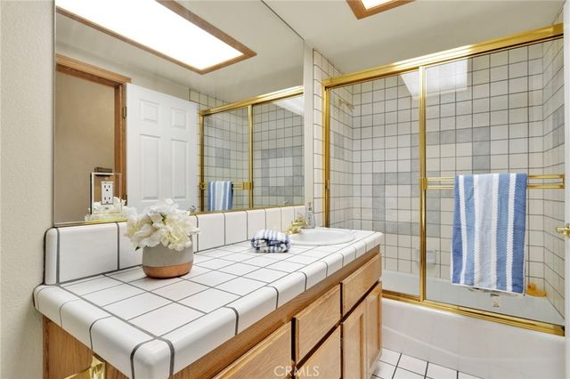 11062 Hollister Road, Oak Hills, CA 92344