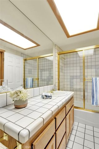 11062 Hollister Road, Oak Hills, CA 92344