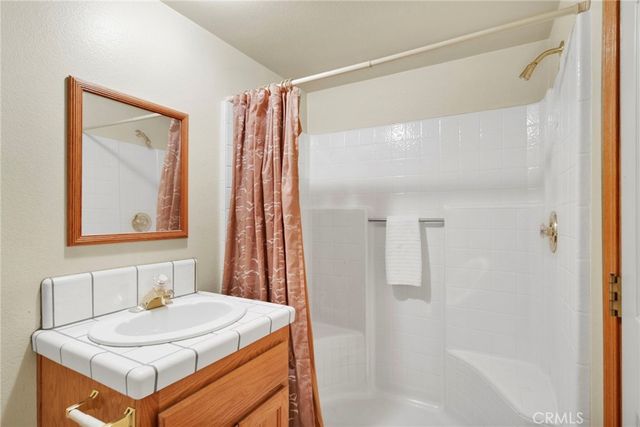 11062 Hollister Road, Oak Hills, CA 92344