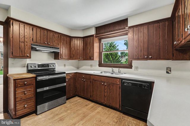 1121 GREEN TREE RD, Harrisburg, PA 17112