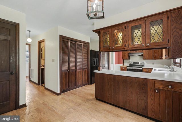 1121 GREEN TREE RD, Harrisburg, PA 17112