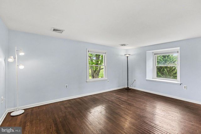 1121 GREEN TREE RD, Harrisburg, PA 17112