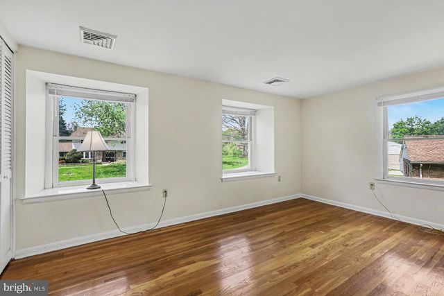 1121 GREEN TREE RD, Harrisburg, PA 17112