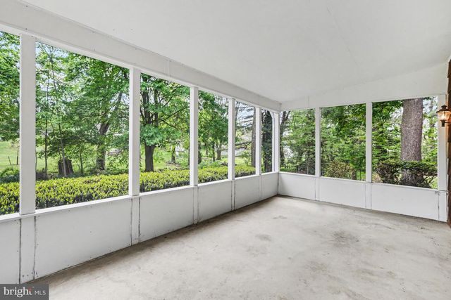 1121 GREEN TREE RD, Harrisburg, PA 17112