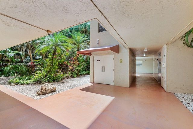 13100 SW 92nd Ave A-PH11, Miami, FL 33176