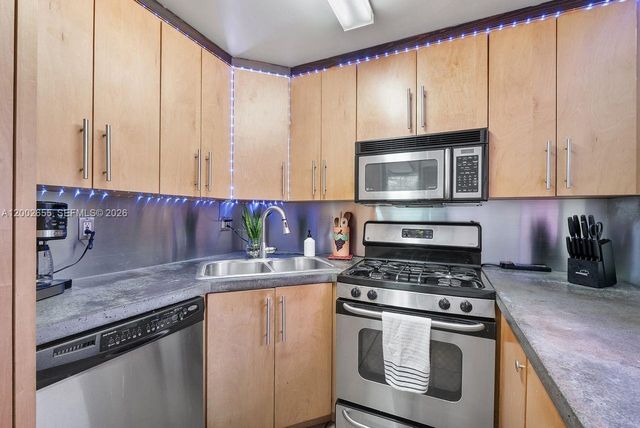 13100 SW 92nd Ave A-PH11, Miami, FL 33176