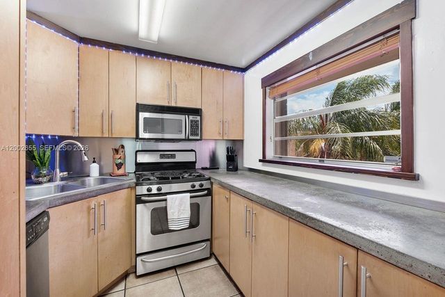 13100 SW 92nd Ave A-PH11, Miami, FL 33176