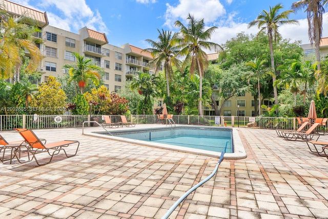 13100 SW 92nd Ave A-PH11, Miami, FL 33176