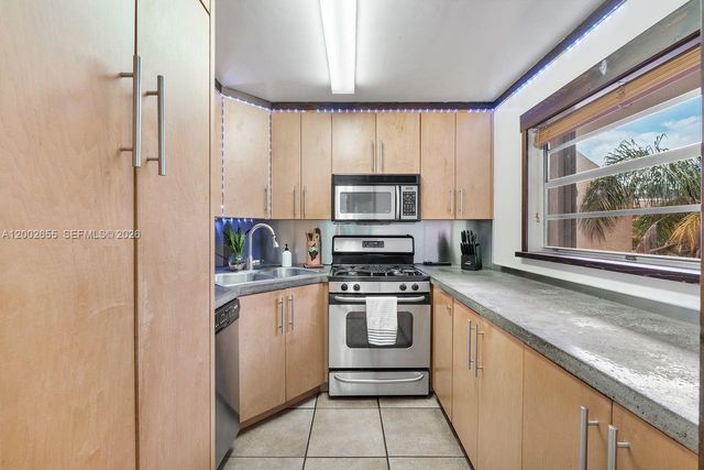 13100 SW 92nd Ave A-PH11, Miami, FL 33176