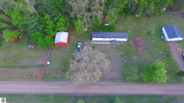 9365 W North County Line Road, Shepherd, MI 48883