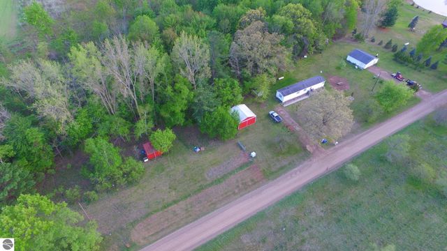 9365 W North County Line Road, Shepherd, MI 48883